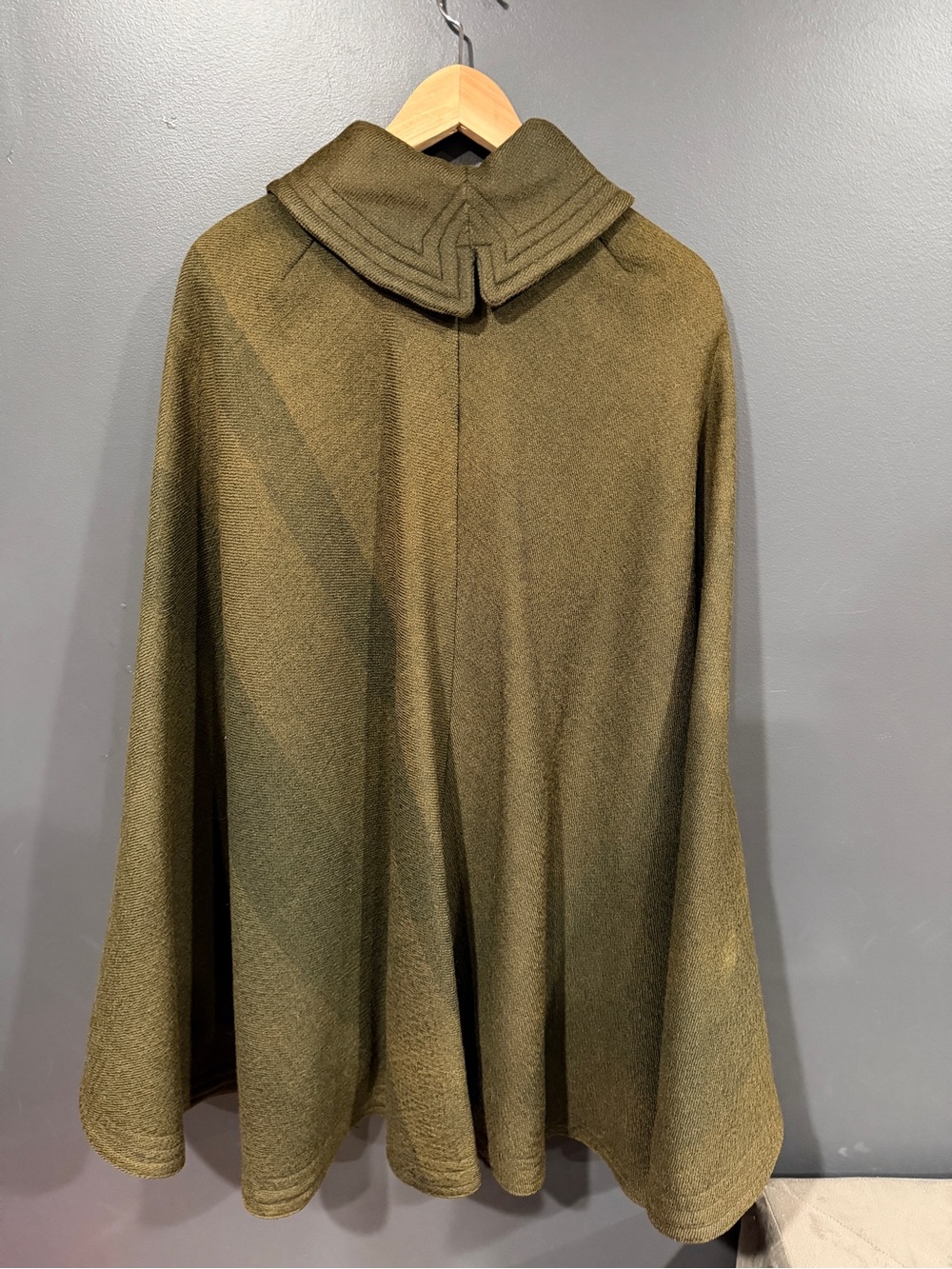 Vintage WWII Military Olive Green Wool Cape Coat - Picture 4 of 8